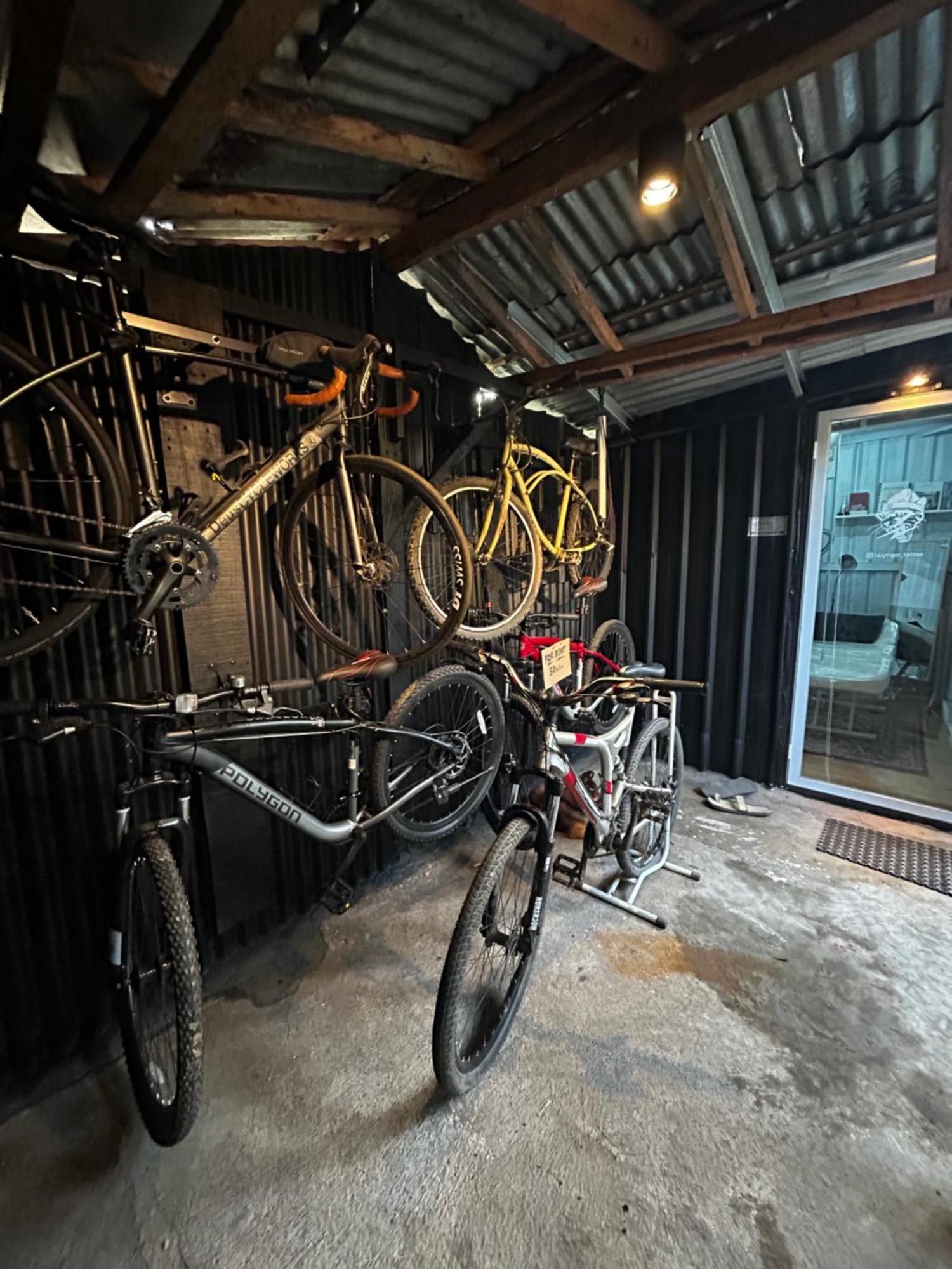 Losmanos Hostel 요그야카르타 외부 사진