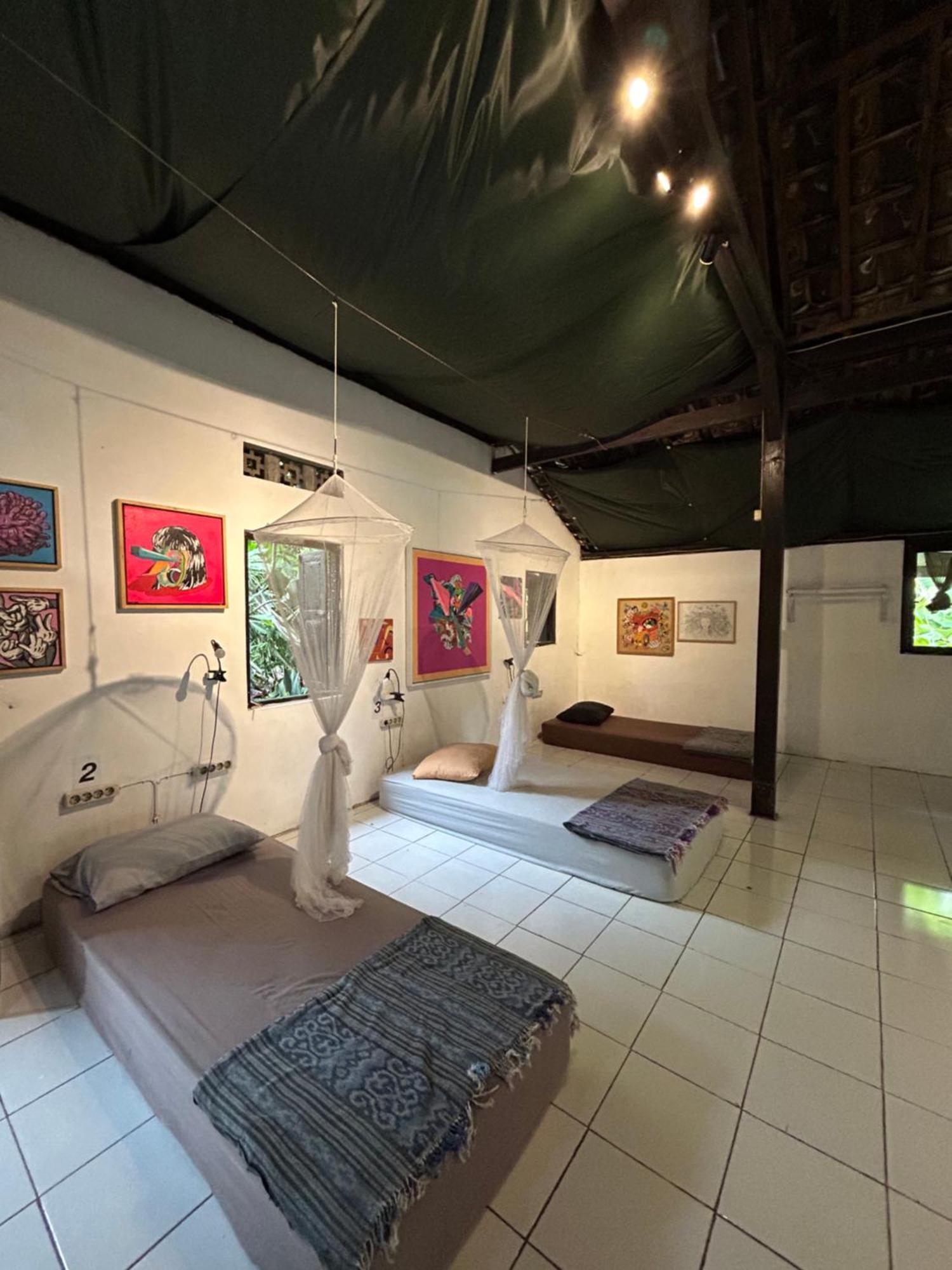 Losmanos Hostel 요그야카르타 외부 사진