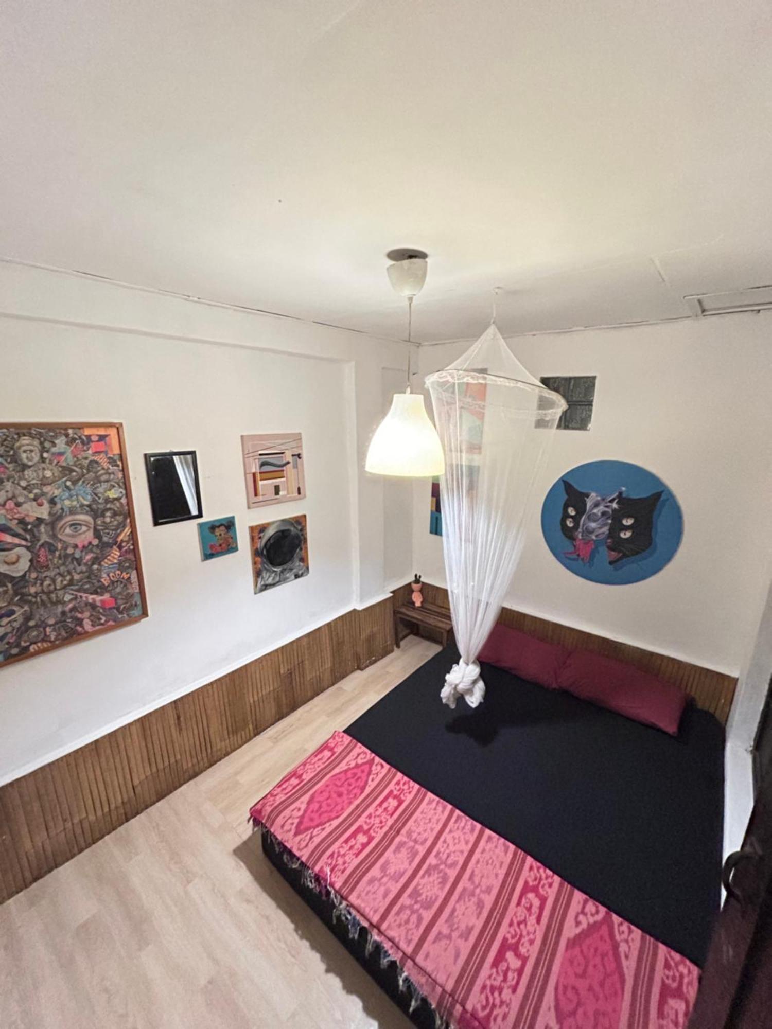Losmanos Hostel 요그야카르타 외부 사진