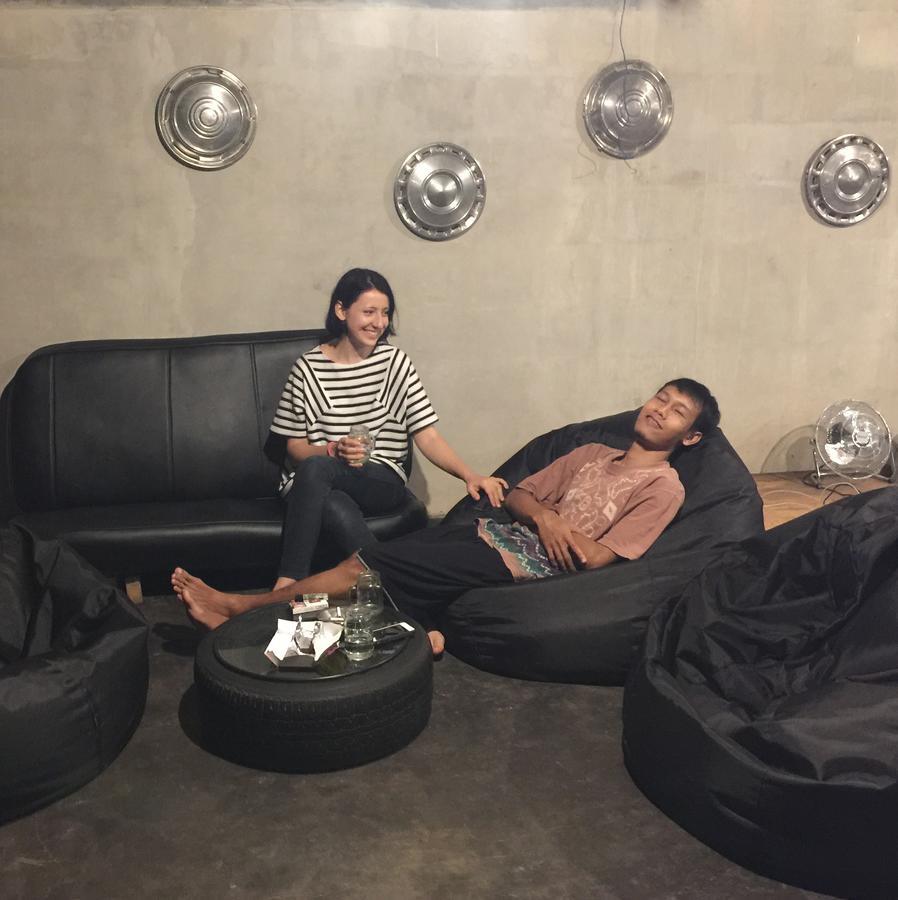 Losmanos Hostel 요그야카르타 외부 사진