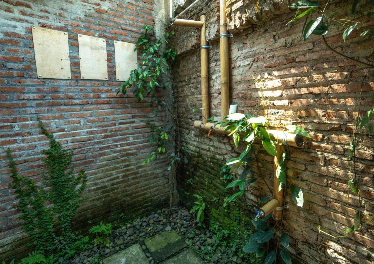 Losmanos Hostel 요그야카르타 외부 사진