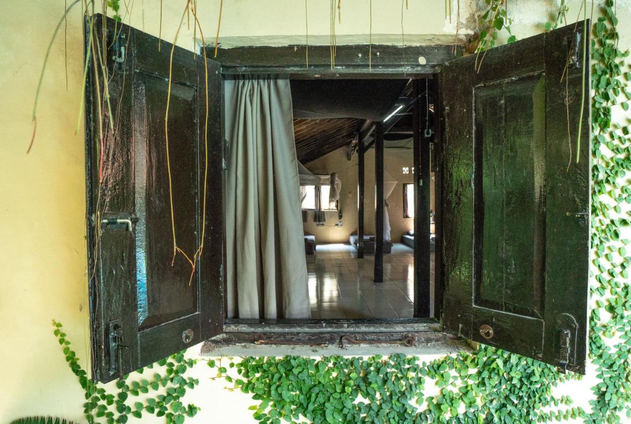 Losmanos Hostel 요그야카르타 외부 사진