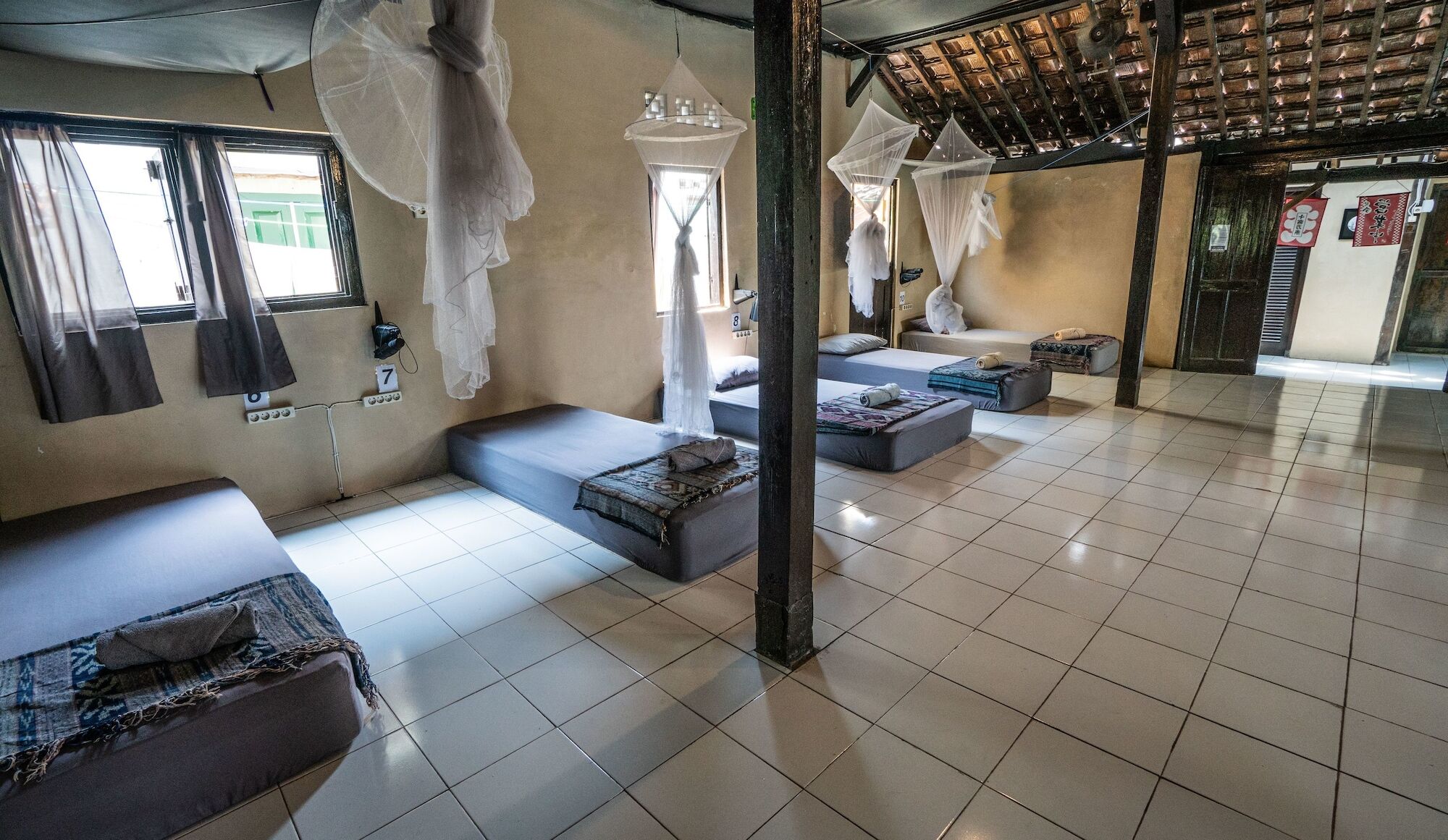 Losmanos Hostel 요그야카르타 외부 사진