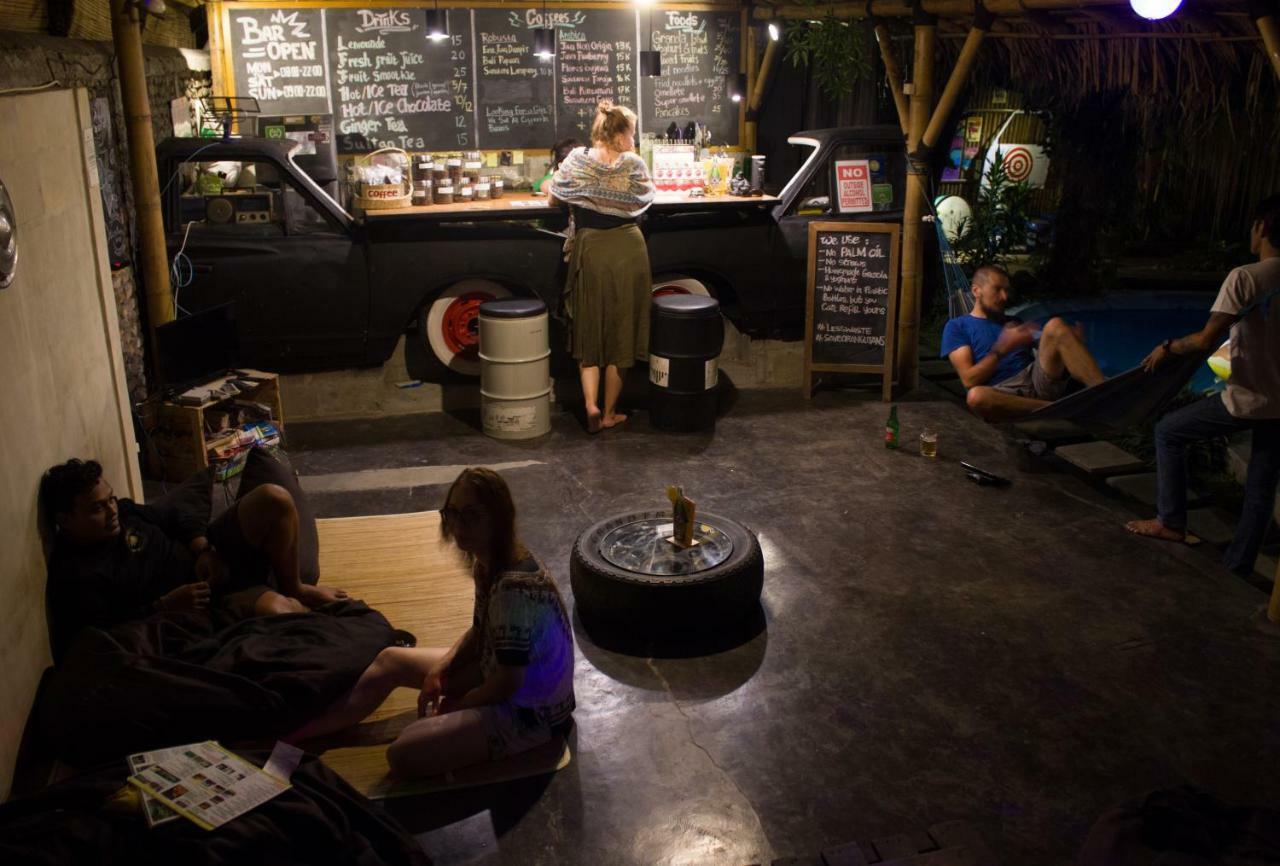 Losmanos Hostel 요그야카르타 외부 사진